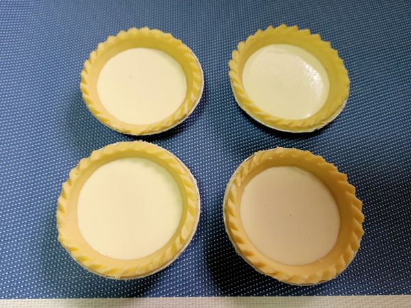 將內餡倒入已搓洞的餅皮
大約八分滿
（因為待會加熱後會膨脹