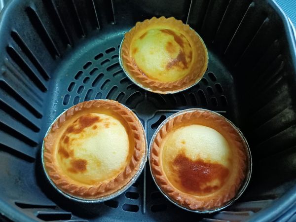 因為手殘怕內餡流出來也怕燙到
所以只放三個入鍋