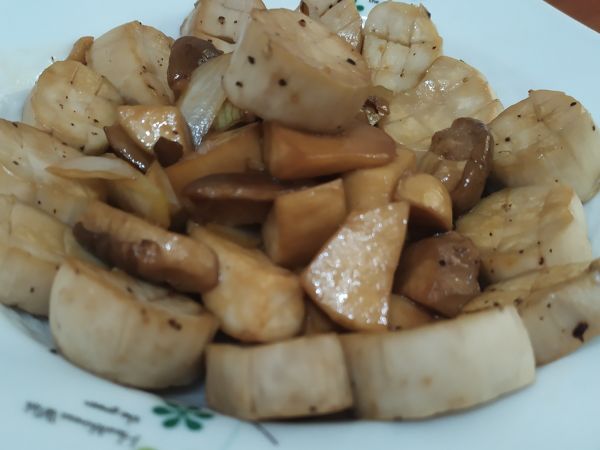 最後放入少許洋蔥
待洋蔥變軟
裝盤

二吃完成！！！