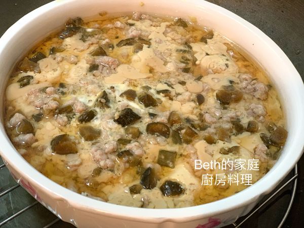 放入大鍋大火蒸20分鐘，加入香菜（用開水泡過）即可