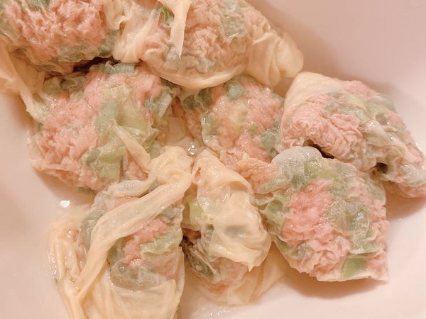 想吃時隨時煮來吃，可以加蛋或小白菜變成餛飩湯
或者直接沾水餃醬食用哦