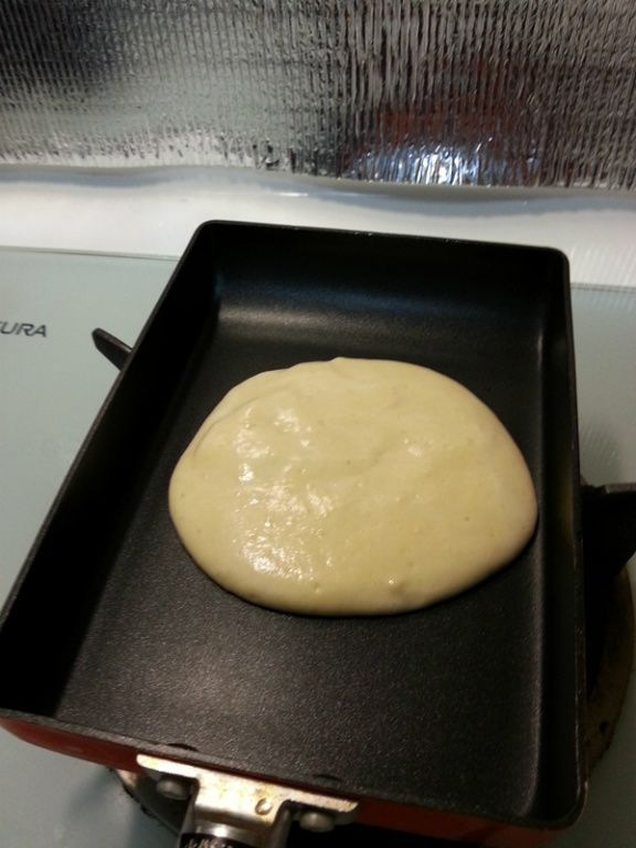 搖一匙,倒入不沾鍋中,轉最小火