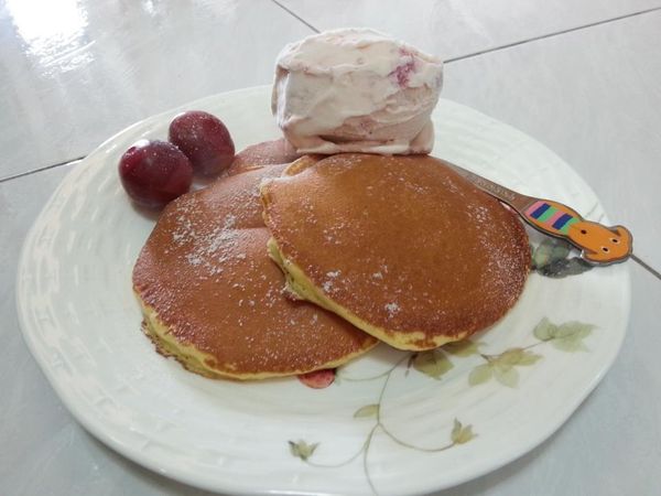 加上喜歡的水果~冰淇淋~或奶油~~就可以享用了~