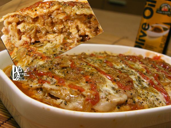 出爐!香氣四溢，裡頭鮮美juicy的千層醬焗肉上桌立即秒殺^_^ 。
剩下的茄汁肉醬拿來炒pasta也很好吃唷~~