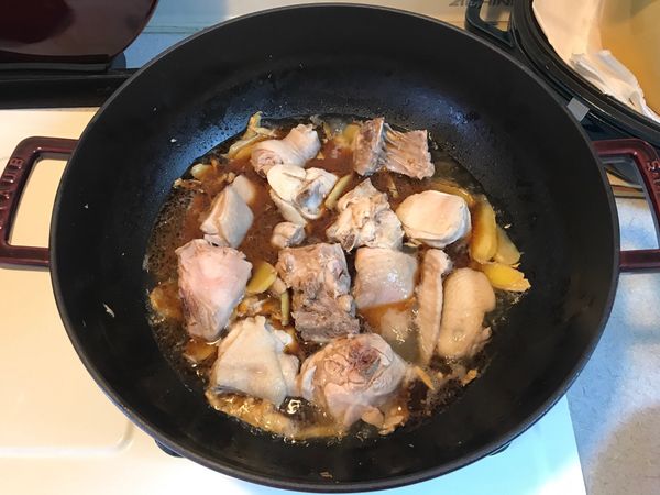 加入適量米酒（視個人喜好），略炒一下，大火煮至酒精揮發！