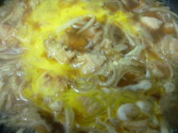 淋入蛋液悶約10秒,再淋第2次起鍋