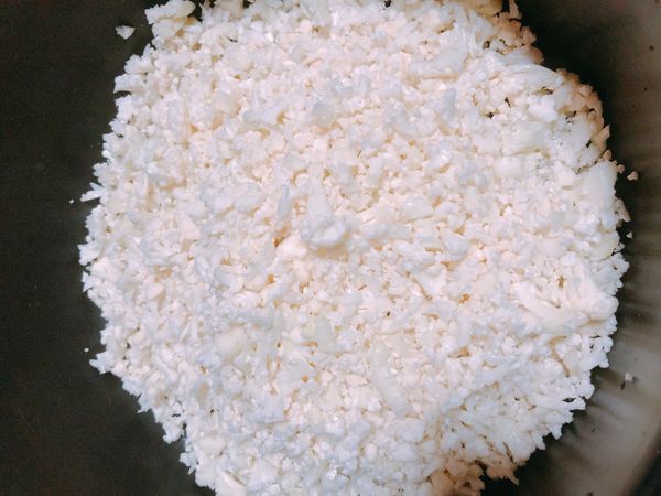 將處理好的花跟根，混合均勻