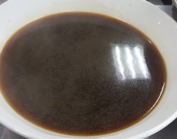 (調醬汁要注意醬油和水的比例是 1:1 . 但也會因再加其他調味料的因素再酌量加水, 這樣調出醬汁才有味)