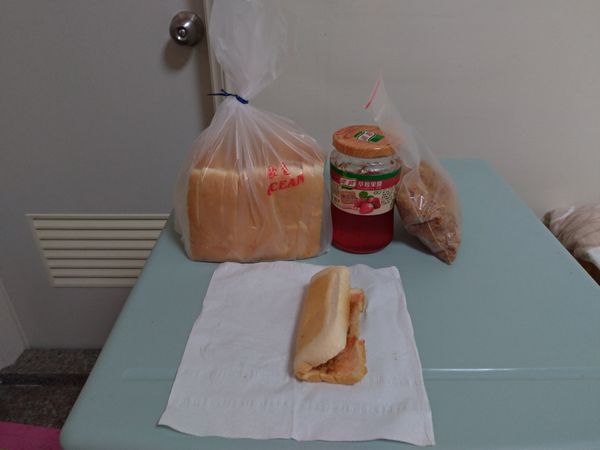 再對折之後，就完成今天的創意料理囉！