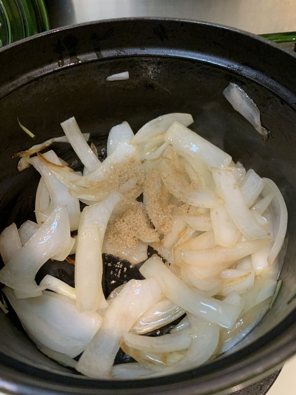 1.  五花肉洗淨，切件，備用。