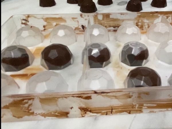 完全冰硬敲出即可。