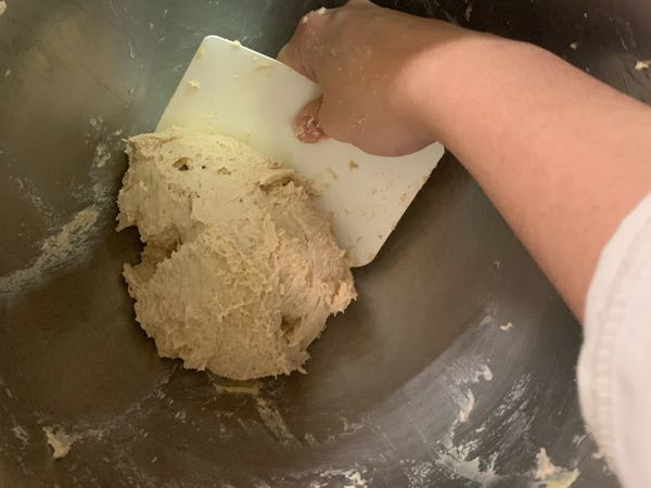 之後加入奶油打均勻呈現微光澤的面糰即可