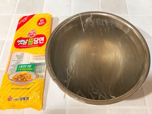 冬粉泡軟，約30分鐘