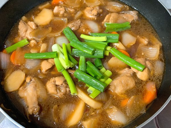 起鍋前加入蔥綠拌炒一下，