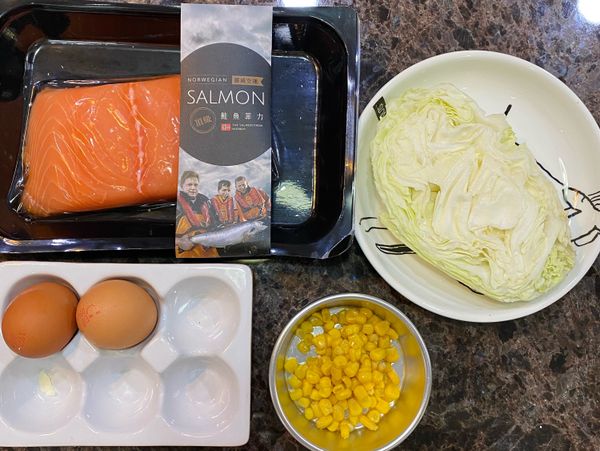 先將高麗菜切碎