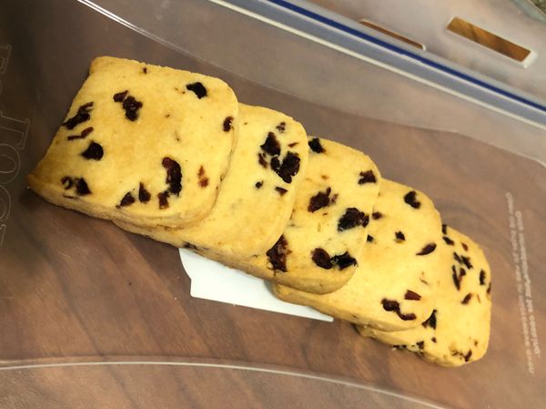 烤箱170預熱
進烤箱170/170 大約25-30分鐘
烤至約15分鐘左右拉出轉向
待上色即可出爐
放冷後裝起
建議一星期內吃完