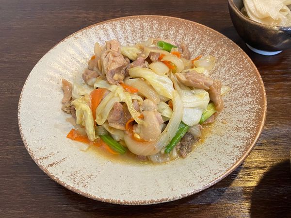 拌炒至收汁，再下青蔥，即可上桌。