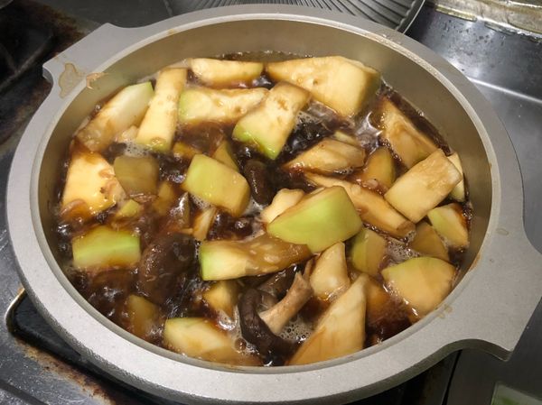 開蓋確認瓠瓜的湯汁多寡。