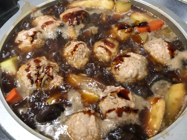 待醬汁沸騰後可以試吃，再調整鹹淡。