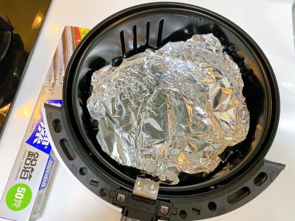 冰12小時，退冰30分鐘
準備鋁箔鋪在氣炸鍋內鍋