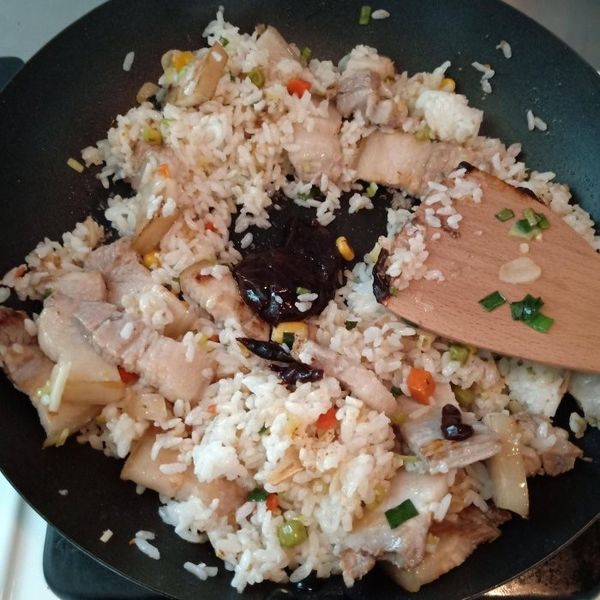 加入剛剛調的韓式辣醬炒勻