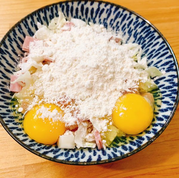 取一大碗把食材全部加入

後續調味醬料不喜歡太多的人
可以在此步驟加入少許鹽巴、胡椒或其他喜歡的香料