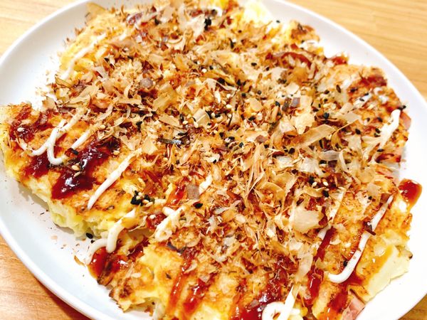 灑上柴魚片
家裡剛好有香鬆也順便加了些
（加海苔粉也很對味）
（吃辣的人推薦加芥茉👍）