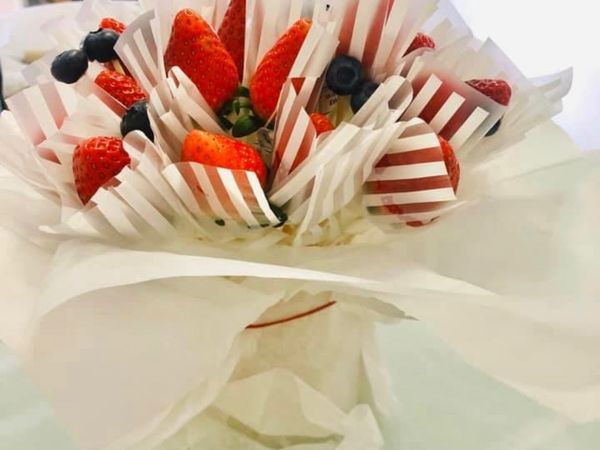 瓶身外用包裝紙一層層包上，即可！