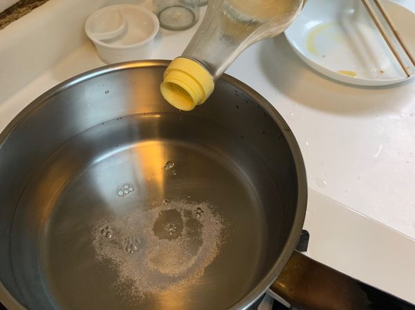 煮蛋的水，再加入醋煮滾