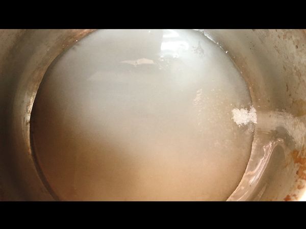 （焦糖體製作）
常溫水+糖在鍋中煮置糖融化