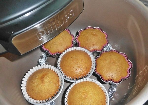 烘烤時間完成,保溫5分鐘後就可以打開蓋子了!★(但如果使用到密封加壓烹煮的功能時..需等待浮子閥下降之後才能開啟鍋蓋喔!切記~)