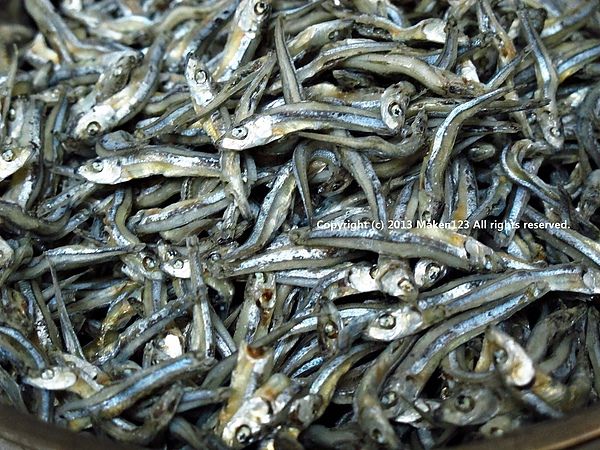 步驟1小魚先泡過水瀝乾。