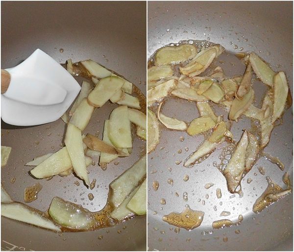打開飛利浦智慧萬用鍋的鍋蓋,在乾淨無水漬的內鍋中倒入一大匙的麻油,再放入薑片~選擇「雞肉」的按鍵,開始爆香老薑片。乾煸至呈現微金黃色,時間約5分鐘(喜歡煸得更乾一些..可加長時間)
