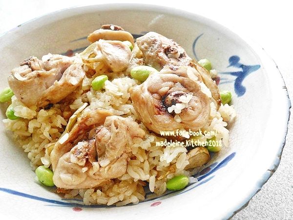 和一般電子鍋烹煮的結果不同,「飛利浦智慧萬用鍋」密封加壓的烹調方式,不但傳熱快.烹煮時間短,更是保留了食物的營養和美味!無論是米飯或是雞肉,吃來香Q又爽口~^^