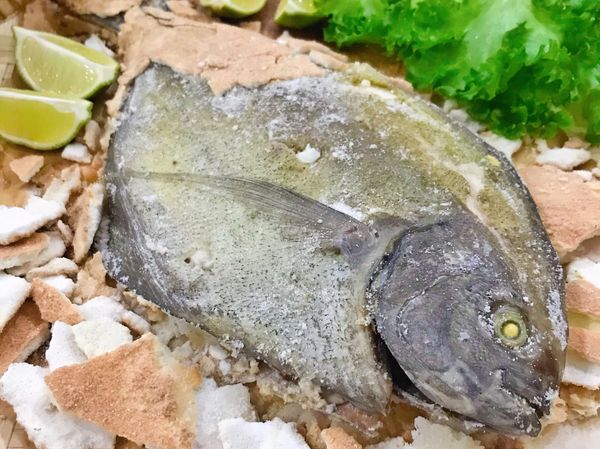 淋上檸檬汁，搭配生菜也很好吃喔～