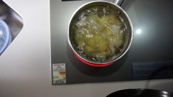 下薯角煮5分鐘就瀝乾