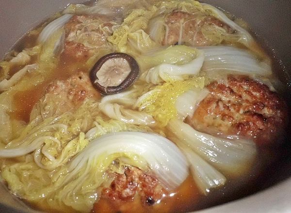 ★使用密封加壓烹煮的功能時..需等待"浮子閥"下降之後才能開啟鍋蓋喔!切記~尤其是煮帶有大量湯汁的食物時..避免強制洩壓..以免湯汁噴濺。