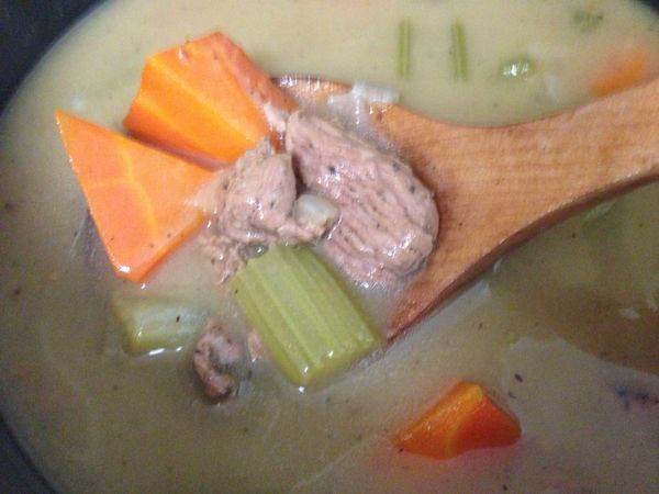 小火大概燉1個小時，所有食材均變的柔軟，湯也變的香濃就可以加少許鹽巴調味