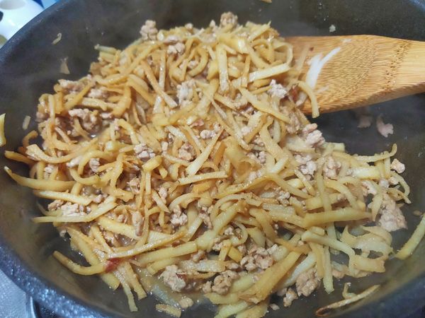 拌炒並入調味料