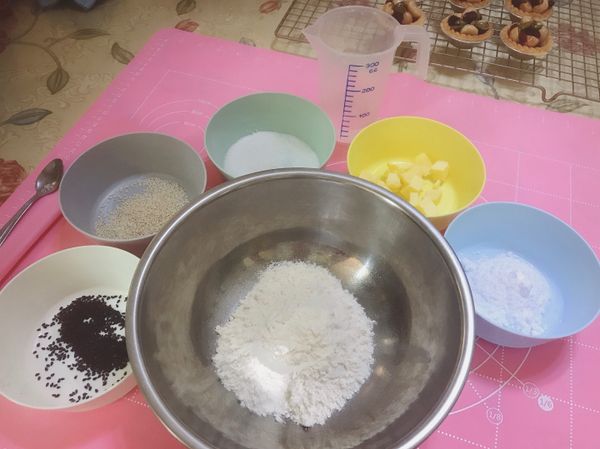 先將食材都備好
無鹽奶油放至室溫軟化
