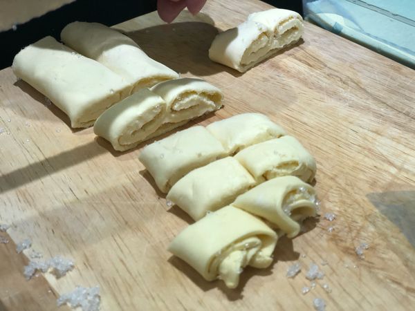 切約2.5公分大小，放進氣炸鍋180度8分鐘，200度3分鐘