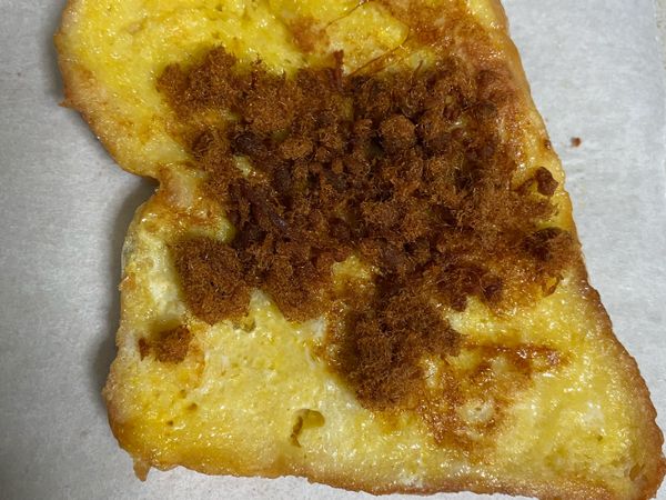 放在烘培紙上，鋪上肉鬆