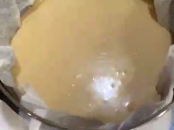 混合以上材料攪拌均勻後、倒入烤模，輕輕敲一下混合勻。
氣炸鍋設定 180度C，25分鐘取出放涼後入冰箱啦！