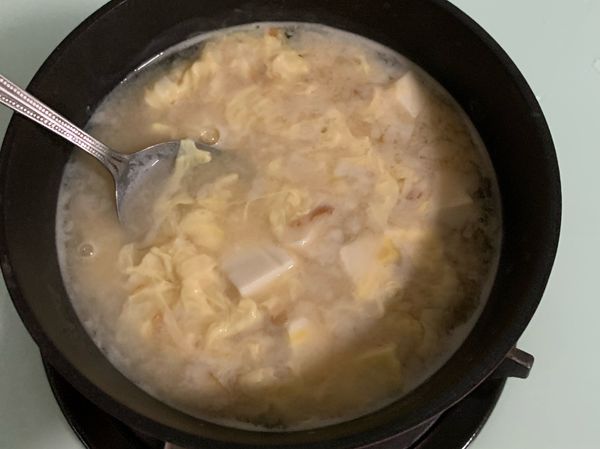 靜置約一分鐘左右，就有很漂亮的蛋花囉！