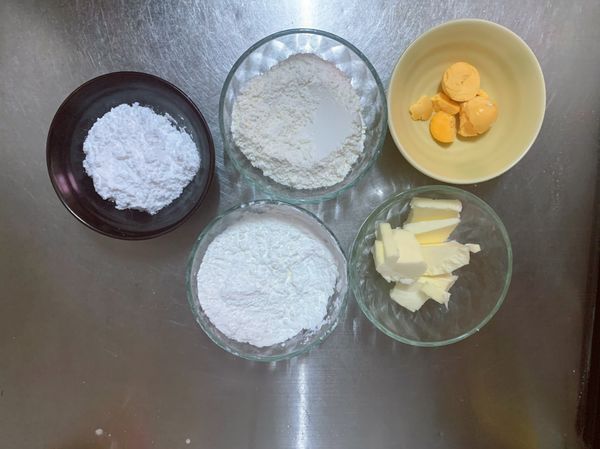 準備材料，奶油提前室溫軟化