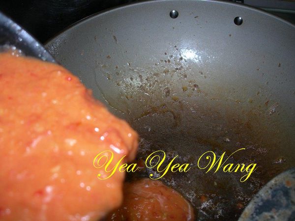 將攪好泥的醬汁倒回鍋內加熱