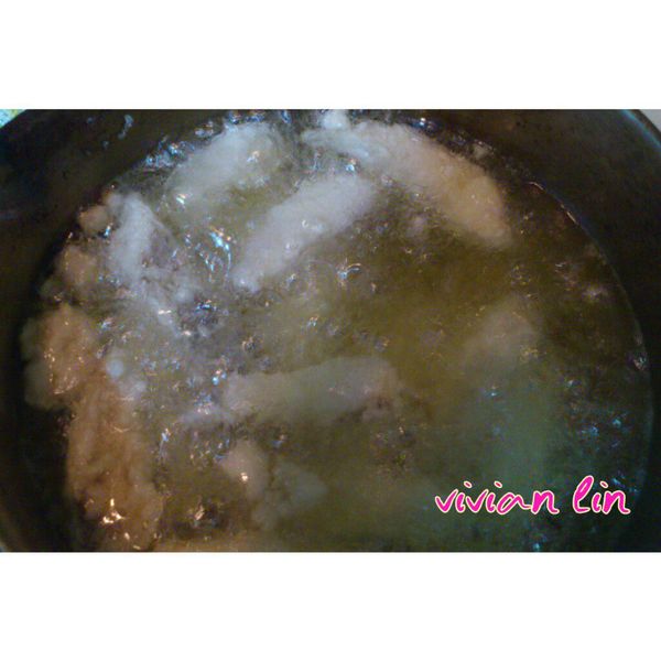 起一油鍋 炸3分鐘