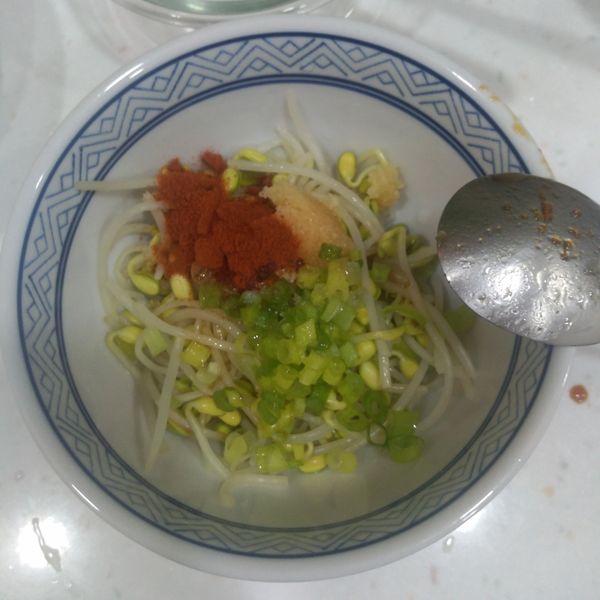 加入所有調味料攪拌均勻即可食用。(怕辣的人可省略辣椒粉)