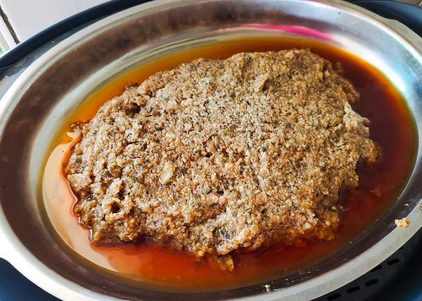 半小時後飯煮好了，配菜瓜仔肉也蒸好了。