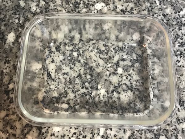 準備ㄧ個模具抹點油或者可以鋪烘焙紙；
模具尺吋：19x13x6cm